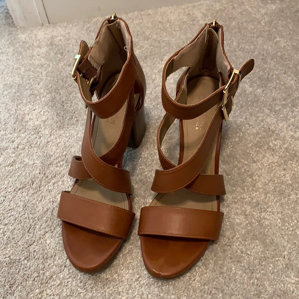 Women’s brown strappy heels size 8